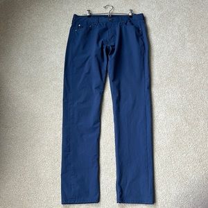 Navy Vineyard Vines Men’s On The Go Pant. Waist 30, length 32